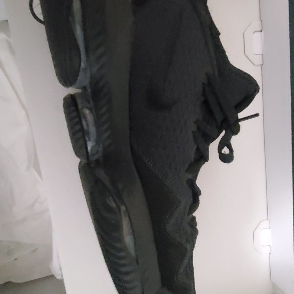 LeBron XVI low Triple Black (MUST SELL)